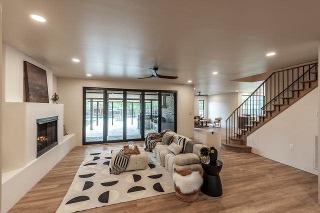 1205 Sequoya Trl, Columbia, TN 38401