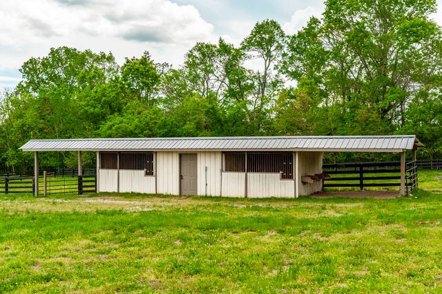 1205 Sequoya Trl, Columbia, TN 38401