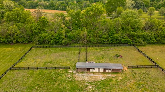 1205 Sequoya Trl, Columbia, TN 38401