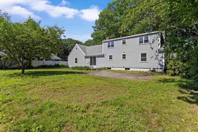 10 Colonial Circle, Hampton, NH 03842