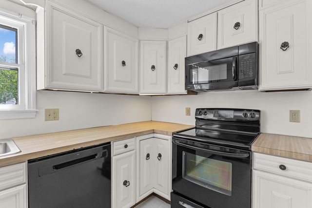 10 Colonial Circle, Hampton, NH 03842
