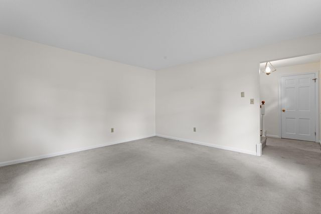 10 Colonial Circle, Hampton, NH 03842