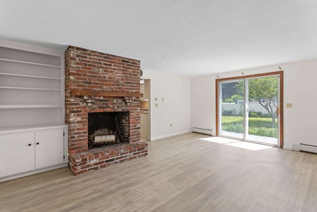 10 Colonial Circle, Hampton, NH 03842