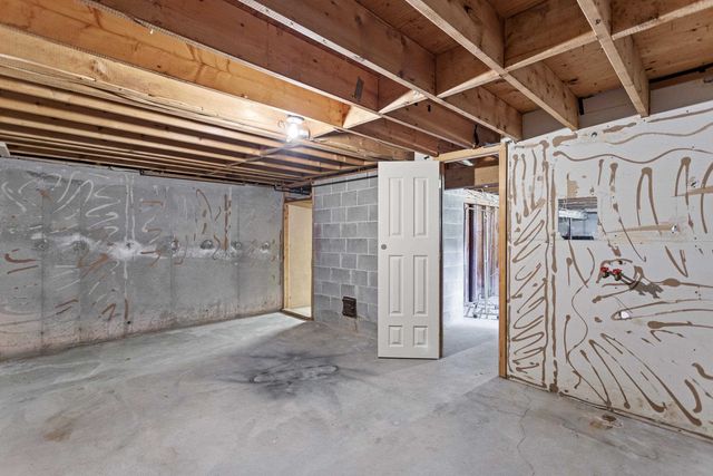10 Colonial Circle, Hampton, NH 03842