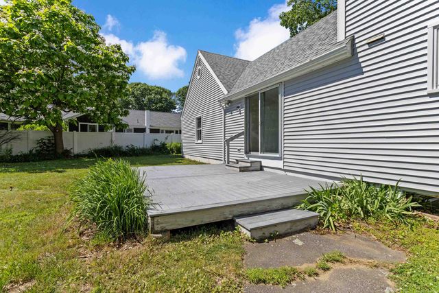 10 Colonial Circle, Hampton, NH 03842