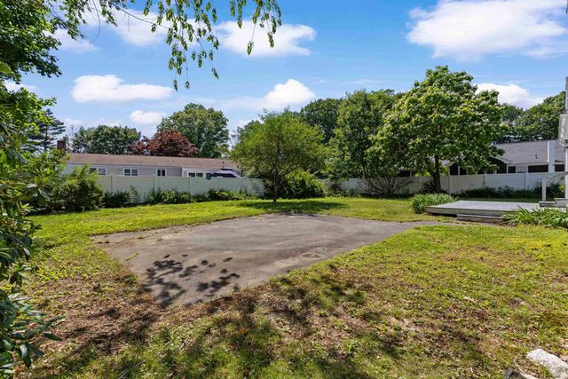 10 Colonial Circle, Hampton, NH 03842