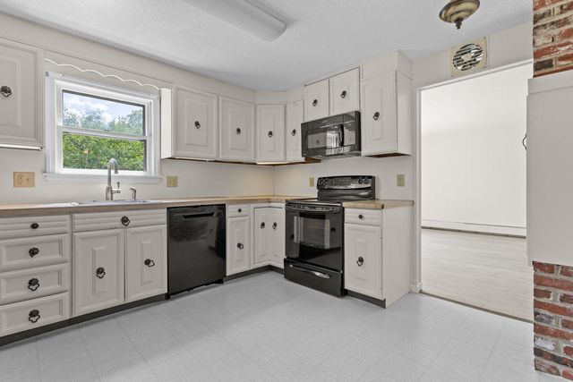 10 Colonial Circle, Hampton, NH 03842