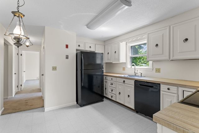 10 Colonial Circle, Hampton, NH 03842