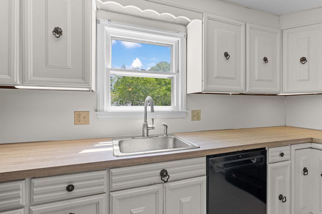 10 Colonial Circle, Hampton, NH 03842