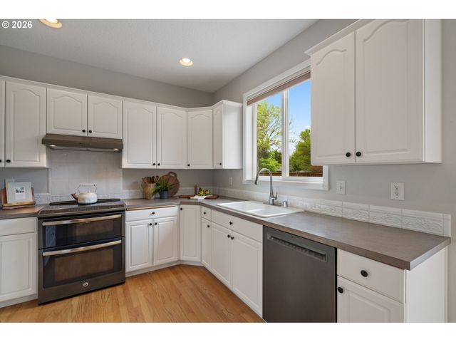 17700 Ne 28TH St, Vancouver, WA 98682