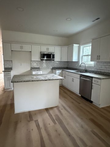 811 Gracey Ave, Clarksville, TN 37040