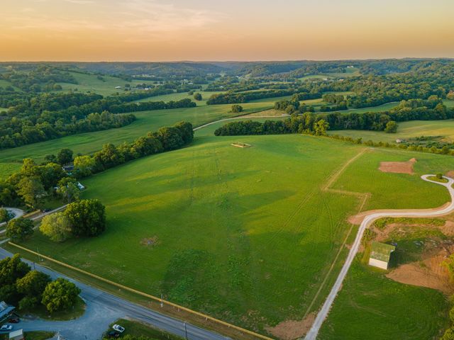 0 Santa Fe Pike, Columbia, TN 38401
