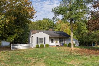 7828 Lewis Road, Olmsted Falls, OH 44138
