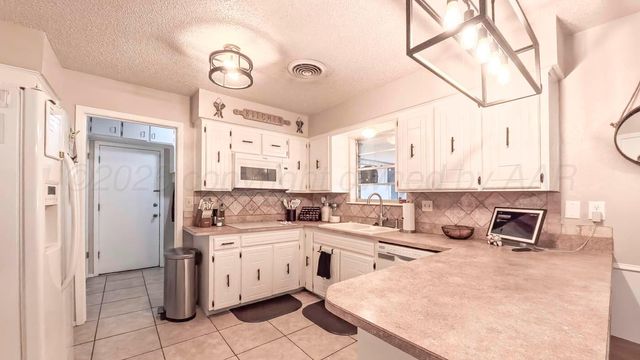 13 GREENWOOD Lane, Canyon, TX 79015