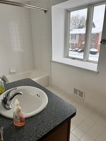 20102 Great Oak Circle S 174, Clinton Township, MI 48036