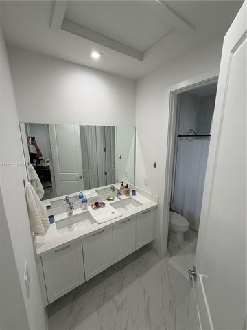 8119 NW 47th Ter, Doral, FL 33166