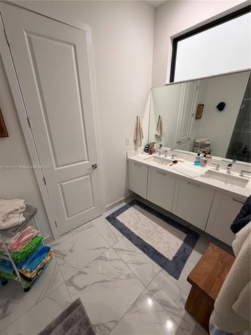 8119 NW 47th Ter, Doral, FL 33166