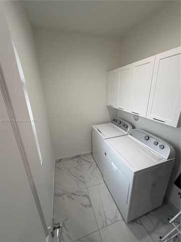 8119 NW 47th Ter, Doral, FL 33166