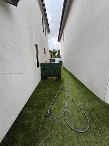 8119 NW 47th Ter, Doral, FL 33166