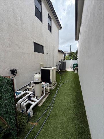 8119 NW 47th Ter, Doral, FL 33166