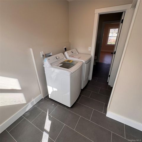 91 17th Street, Wading River, NY 11792