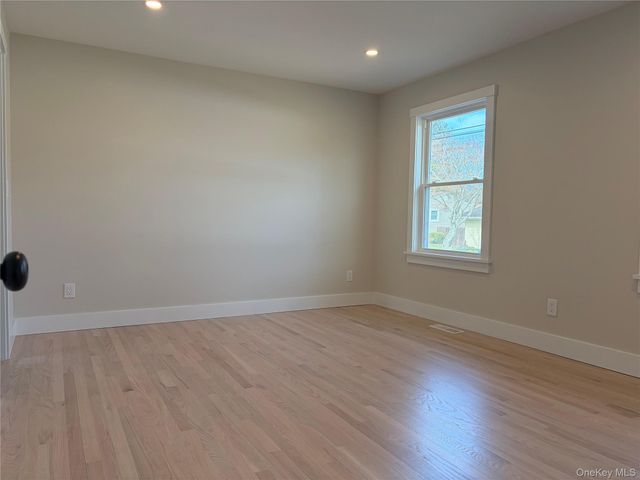 91 17th Street, Wading River, NY 11792