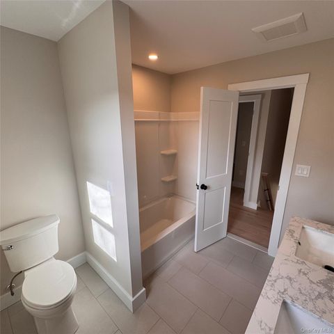 91 17th Street, Wading River, NY 11792