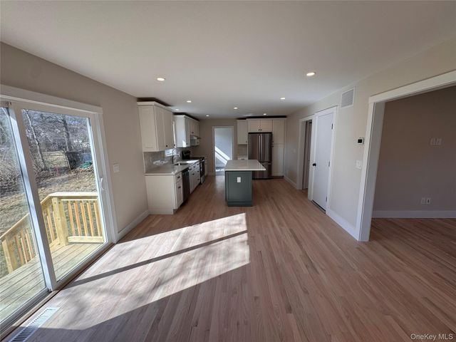 91 17th Street, Wading River, NY 11792