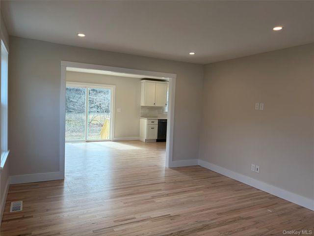 91 17th Street, Wading River, NY 11792