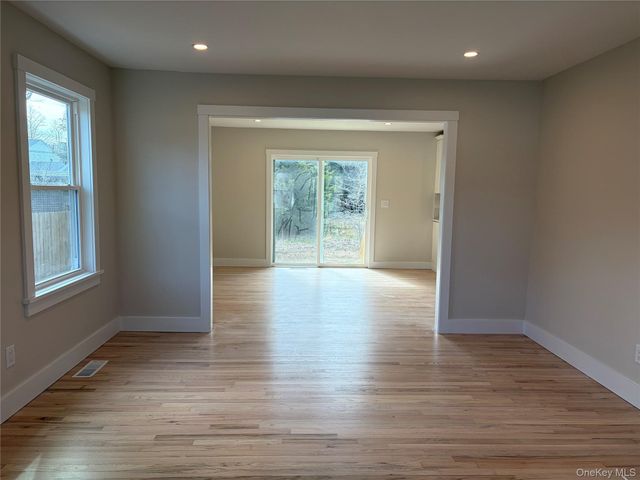 91 17th Street, Wading River, NY 11792