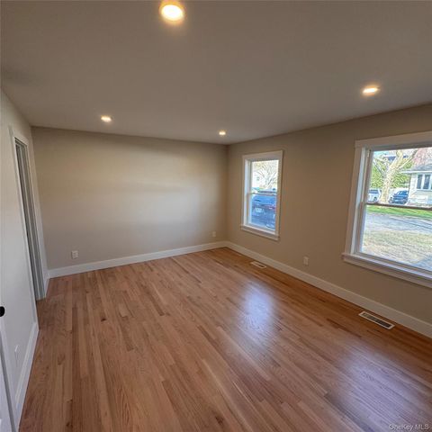 91 17th Street, Wading River, NY 11792