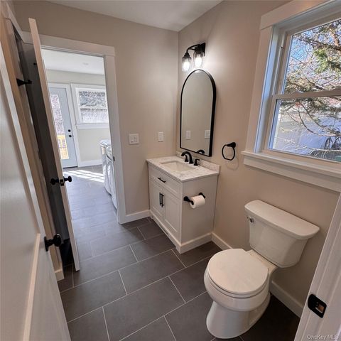 91 17th Street, Wading River, NY 11792