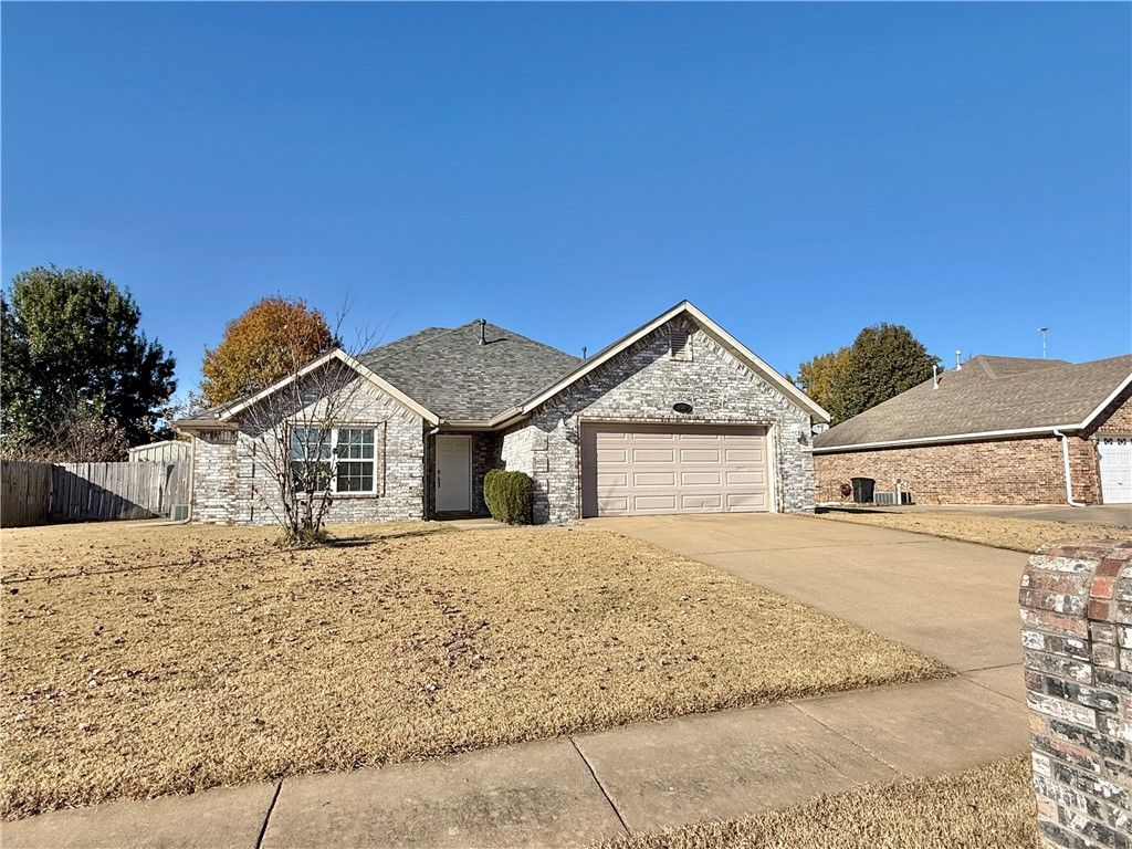 818 Grant Avenue, Prairie Grove, AR 72753