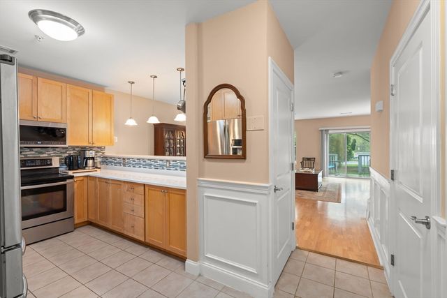 1102 Acorn Dr 1102, North Andover, MA 01845