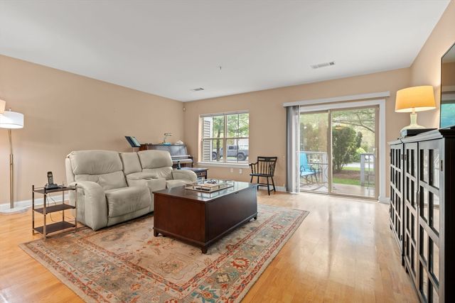 1102 Acorn Dr 1102, North Andover, MA 01845