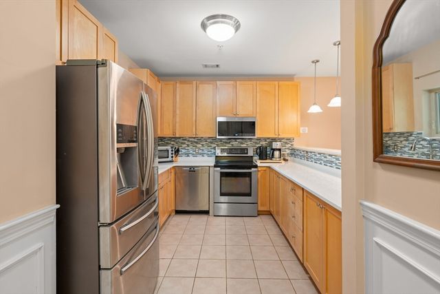 1102 Acorn Dr 1102, North Andover, MA 01845