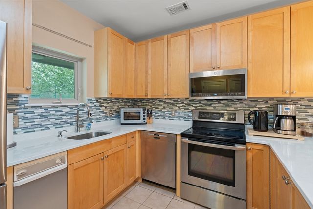 1102 Acorn Dr 1102, North Andover, MA 01845