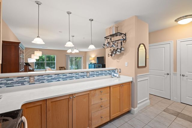 1102 Acorn Dr 1102, North Andover, MA 01845