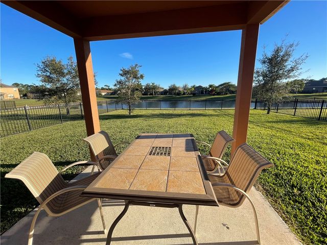 1586 Lexington Square SW, Vero Beach, FL 32962