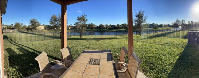 1586 Lexington Square SW, Vero Beach, FL 32962