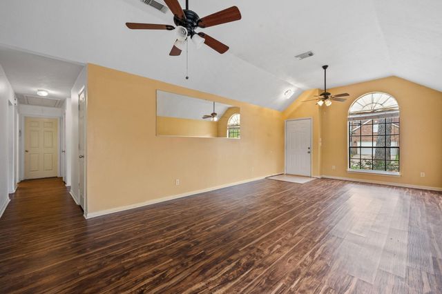 2818 Blue Jay Circle, Humble, TX 77396