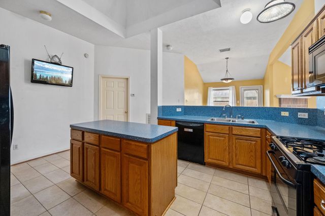 2818 Blue Jay Circle, Humble, TX 77396
