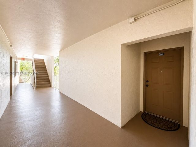 7705 SW 86th St B-213, Miami, FL 33143