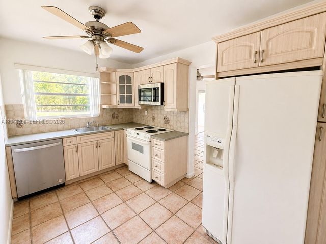 7705 SW 86th St B-213, Miami, FL 33143