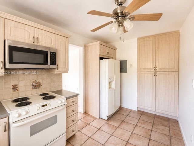 7705 SW 86th St B-213, Miami, FL 33143