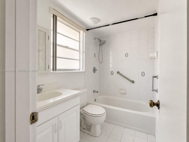 7705 SW 86th St B-213, Miami, FL 33143