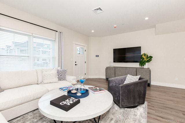 209 Romar Court, West Babylon, NY 11704