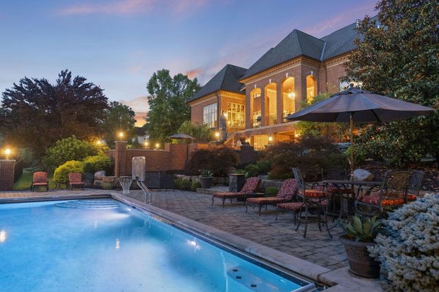 944 Squire Oaks Drive, Villa Hills, KY 41017