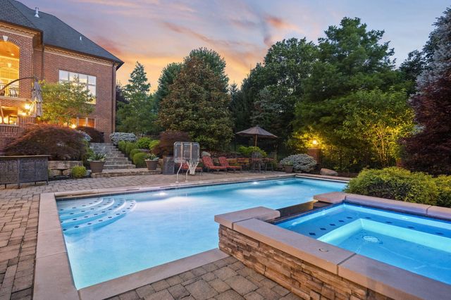 944 Squire Oaks Drive, Villa Hills, KY 41017