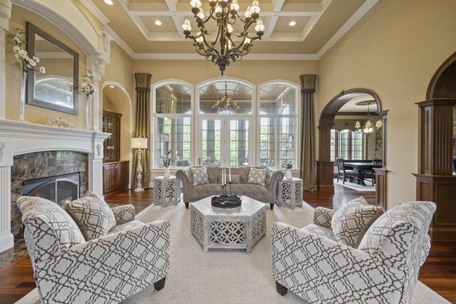 944 Squire Oaks Drive, Villa Hills, KY 41017